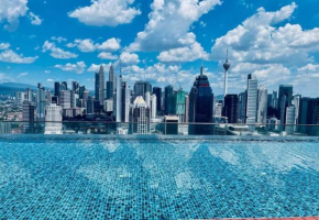 6 Pax Regalia Suite & Residences - Infinity Pool with KL City View